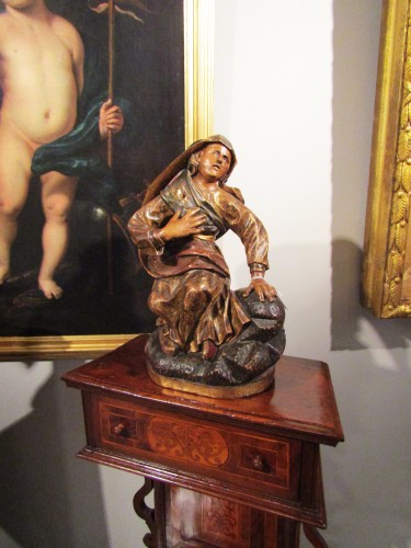 Madone au pied de la croix, sculpture en bois - Louis XIII